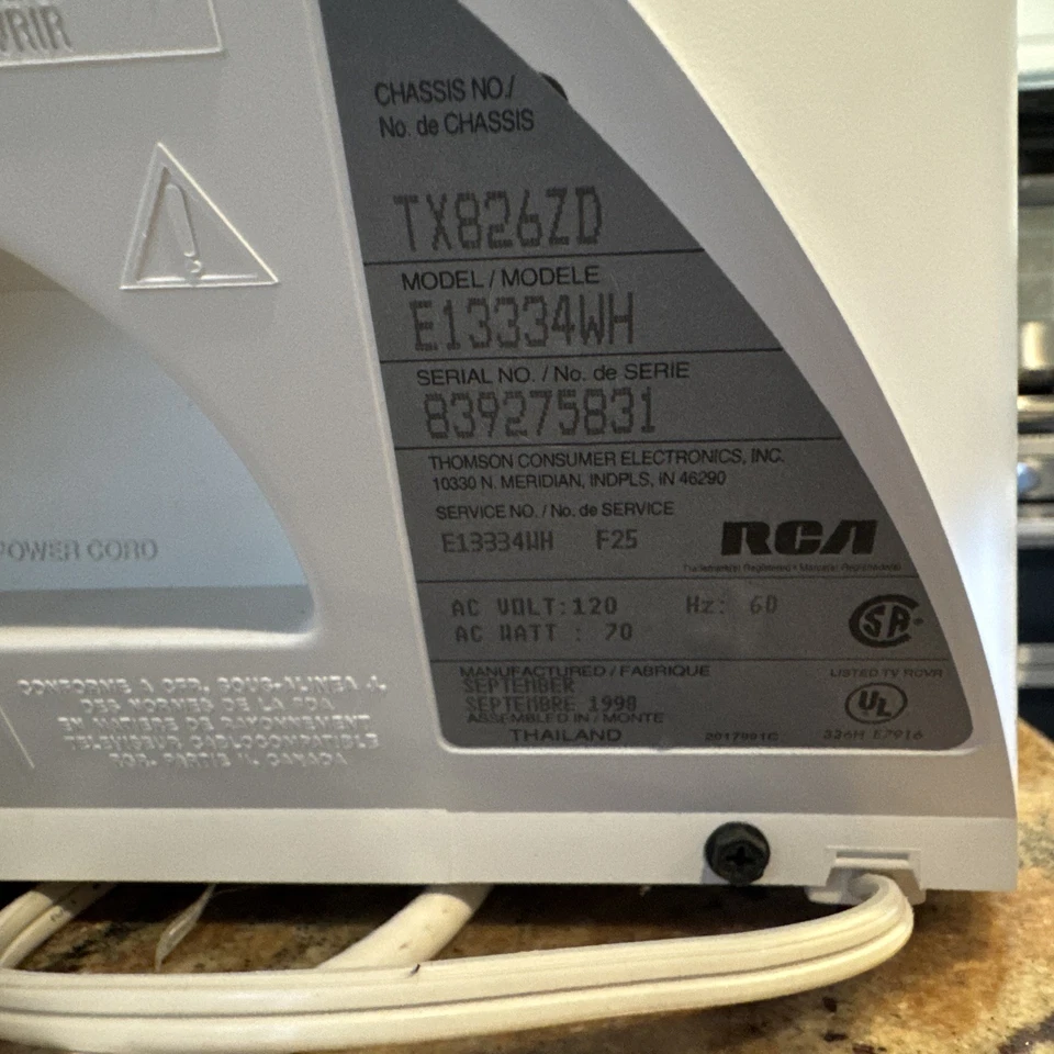 RCA 13" TV ColorTrak E13334WH Retro Gaming CRT TV White No Remote - Tested       - Image 3 of 4