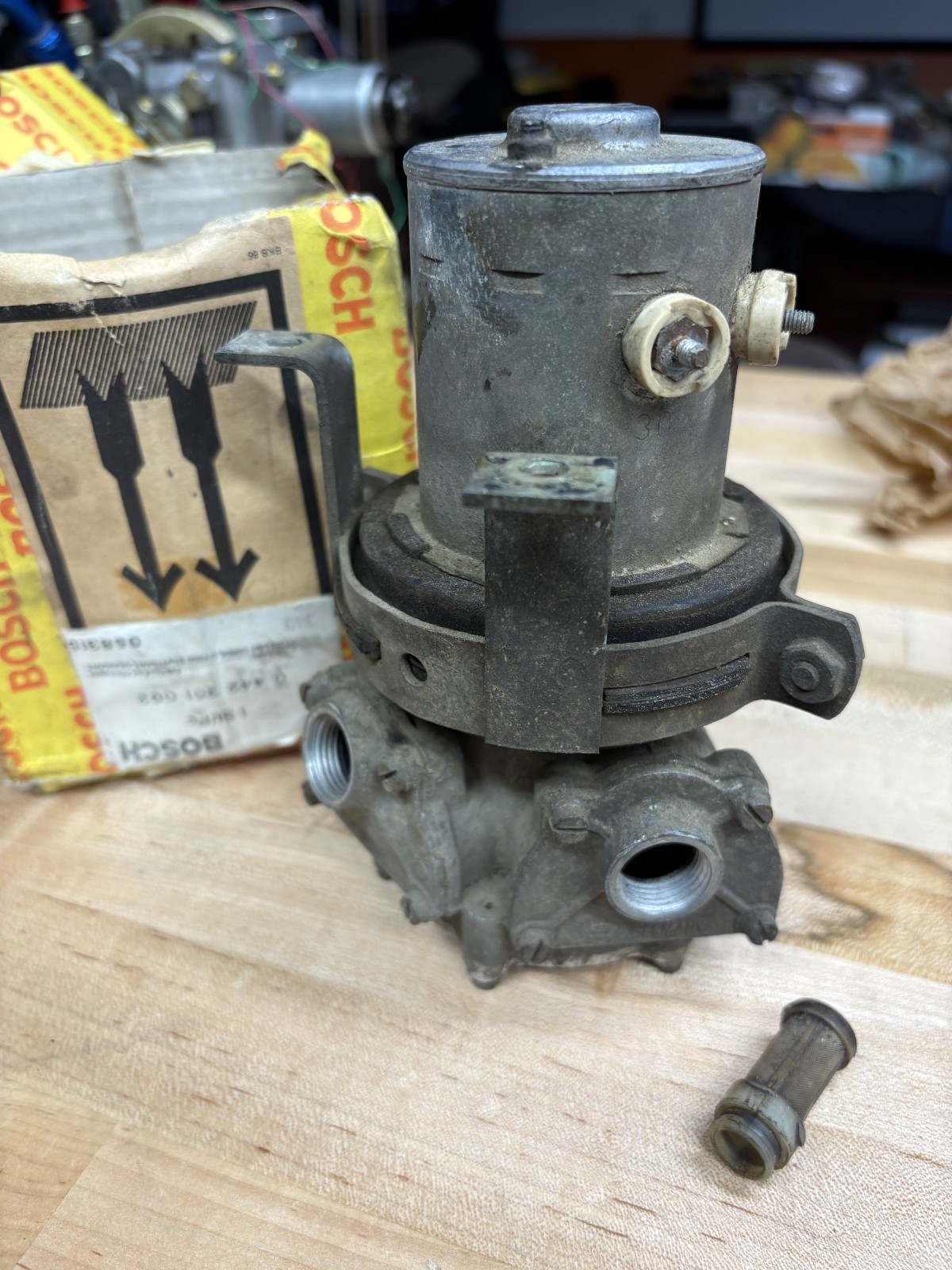 VINTAGE MERCEDES BOSCH LONG BODY FUEL PUMP CORE w109 w108 w112 w111 w100 SPINS