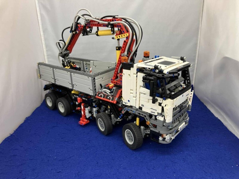 LEGO Technic Mercedes-Benz Arocs 3245 42043 In 2015 Used Retired As Is