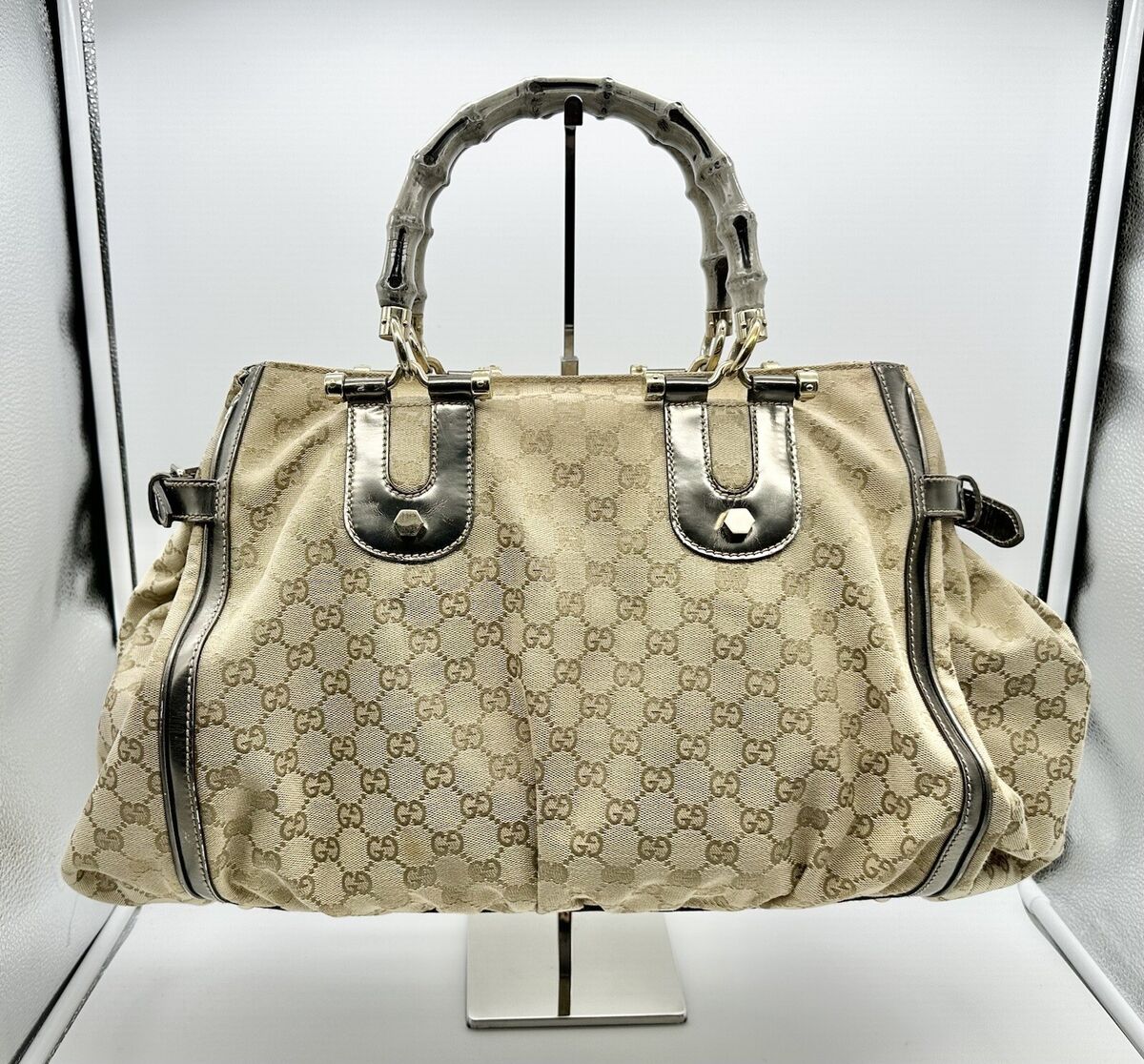 Gucci Beige GG Vintage Monogram Canvas Bamboo Handle Tote Gucci Beige GG Vintage Monogram Canvas Bamboo Handle Tote