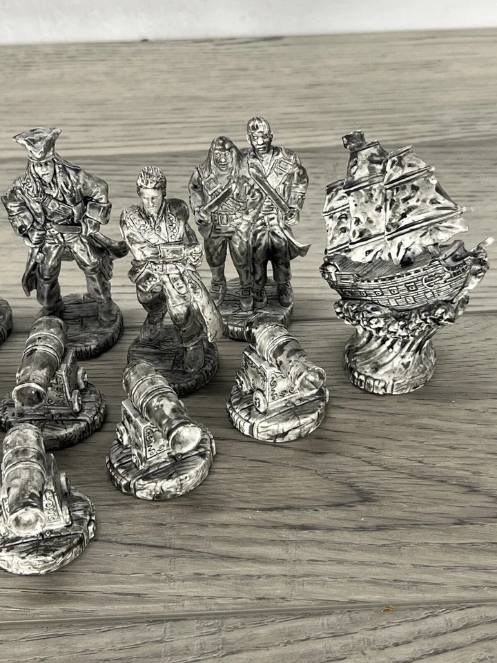 Piratas del Caribe Pecho del Hombre Muerto Piezas de Ajedrez Jack Sparrows Crew Foto 4 de 4