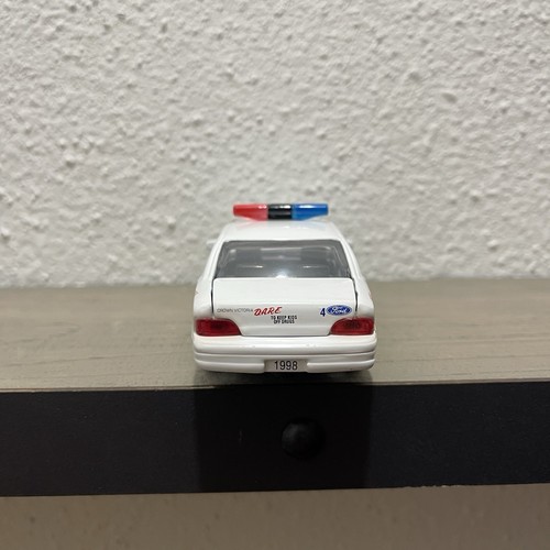 Road Champs Ford Crown Victoria Police Car Borough PA 1/43 (E) - Picture 5 of 7