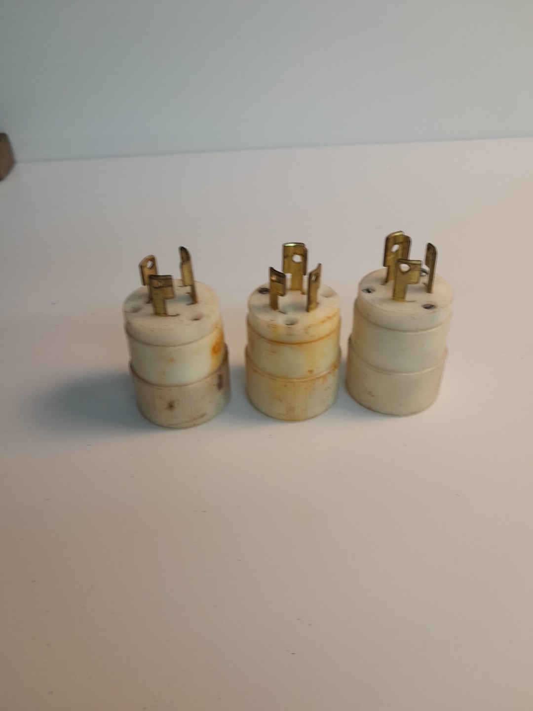Vintage Twist Lock Electrical Connectors 15 Amp 125 Volt Made In USA Set Of 3