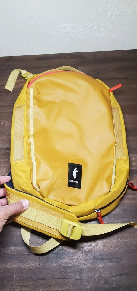 Bolso Bandolera Cotopaxi Chasqui 13L Amarillo Usado Se Ve Muy Duradero Foto 3 de 4