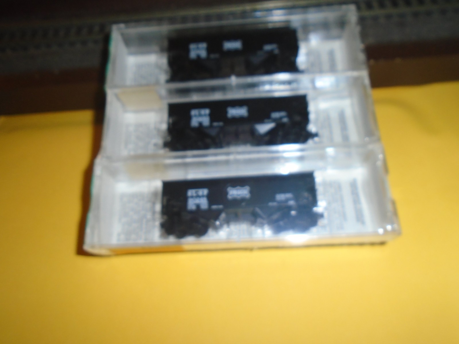 Micro-Trains #88012 33' Twin Bay Hopper - Frisco 3 Pack N