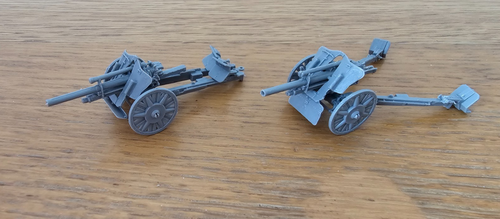 2x 1/72 Revell German LeFH 18 10.5 cm Howitzer Gun Model