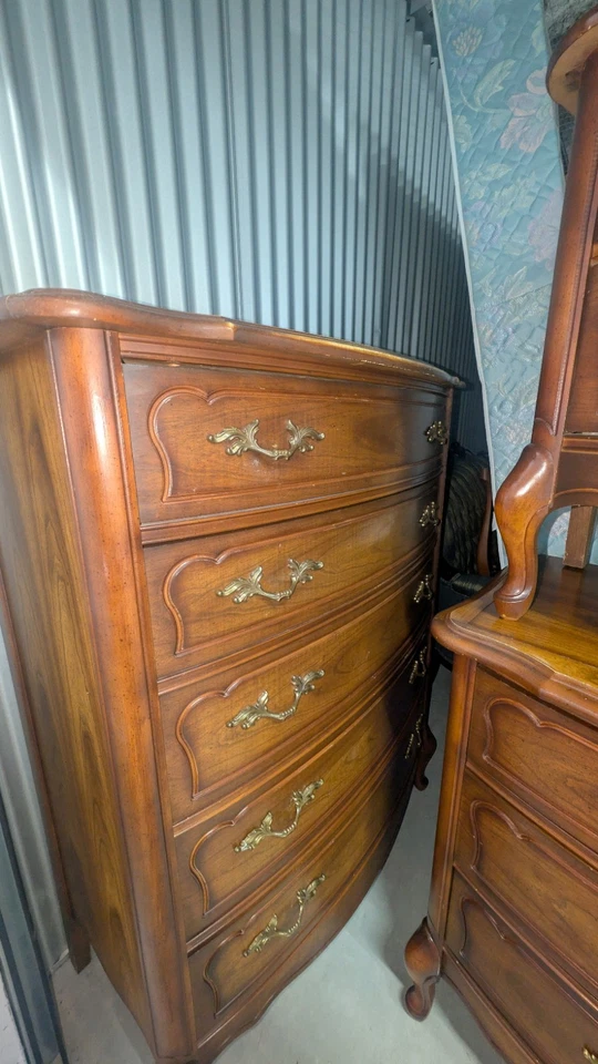 Antique French Provincial Dresser Set - Image 4 of 4