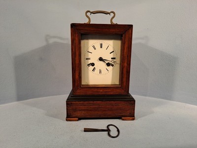 JULES A PARIS , KUTSCHENUHR AUS PALISANDERFURNIER SEIDENFADENAUFHÄNGUNG UM 1850