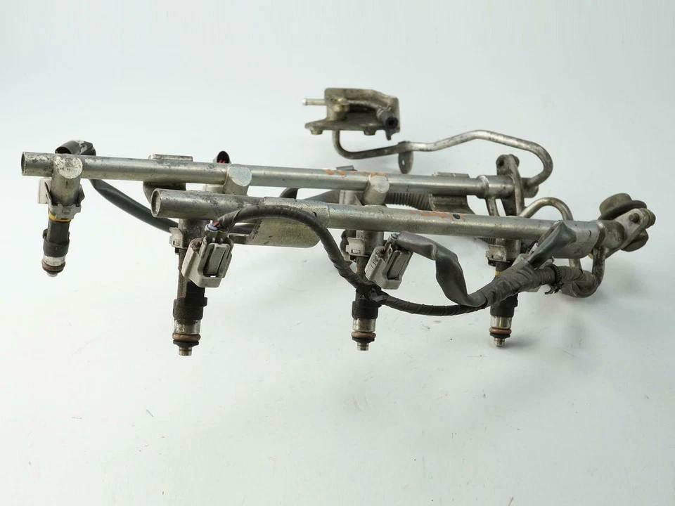 2006 - 2010 Infiniti M35 Engine Fuel Petrol Injection Rail Injectors Pipe Line - Image 3 of 4