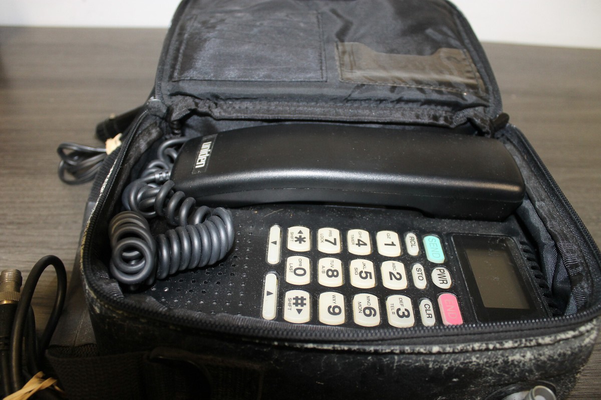 VINTAGE UNIDEN CP 1900a MOBILE BAG PHONE W/ CARRY CASE ACCESSORY