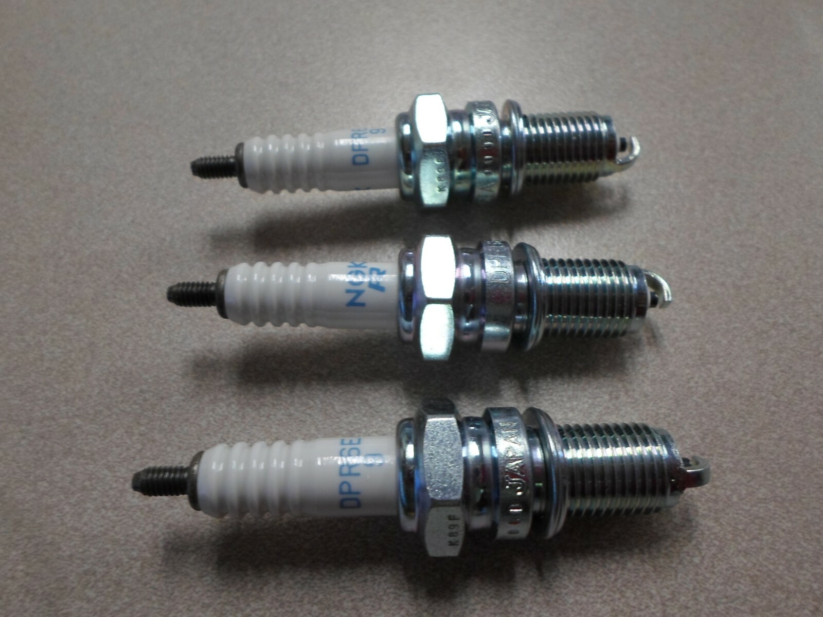 NOS NGK Motorcycle Sparkplugs Spark Plugs 5531 DPR6EA-9 5531 Qty 3