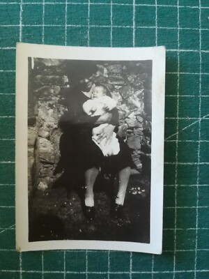 vs334 photograph circa 1940 woman and baby
