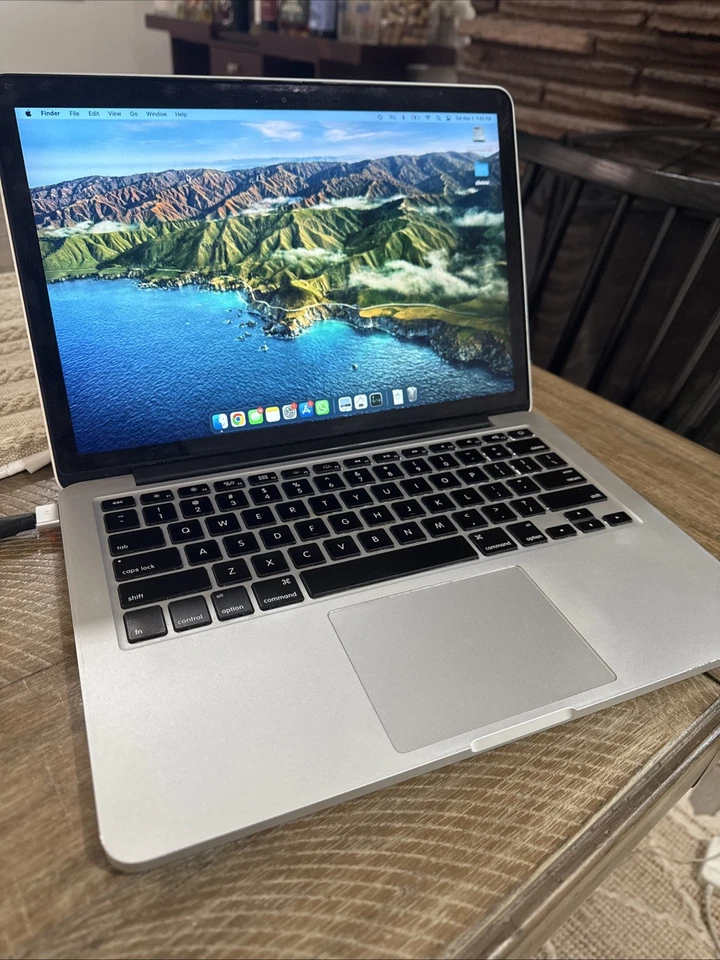 MacBook Pro Retina 13in - 2015 - i5 - 8gb  - Original Box - NO HARD DRIVE - Image 3 of 4