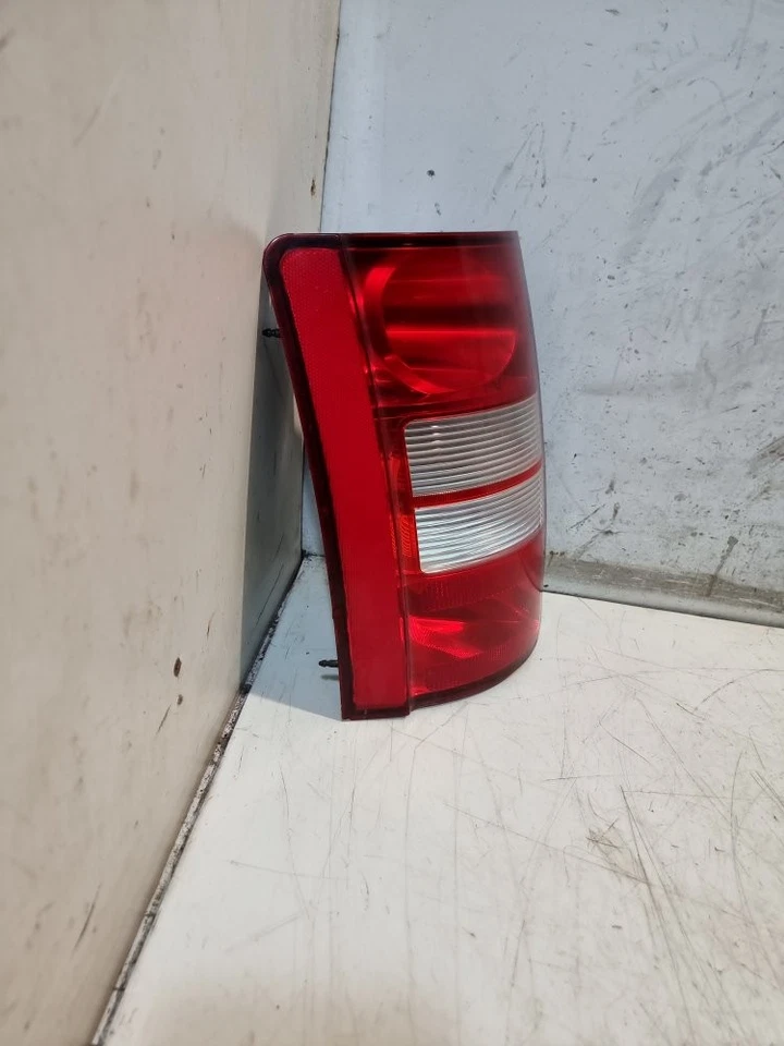 Задний фонарь левый Chrysler Grand Voyager галогенный 2008 MK5 OEM 05113203AA - Изображение 3 из 4