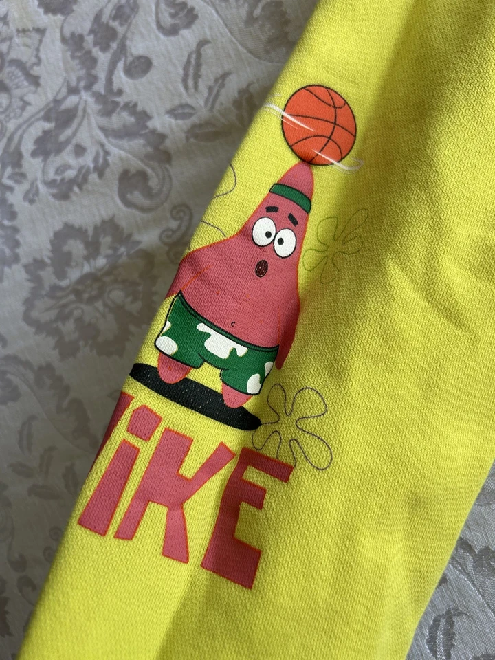 Nike Kyrie X Bob Esponja Dri-Fit 2019 sudadera con capucha amarilla para niños M un pequeño punto de pluma... Foto 4 de 4