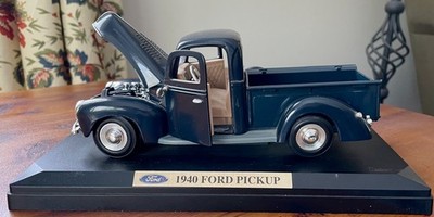 Vintage Fairfield Mint 1940 Ford Pickup 1:24 Diecast by Redbox with Stand