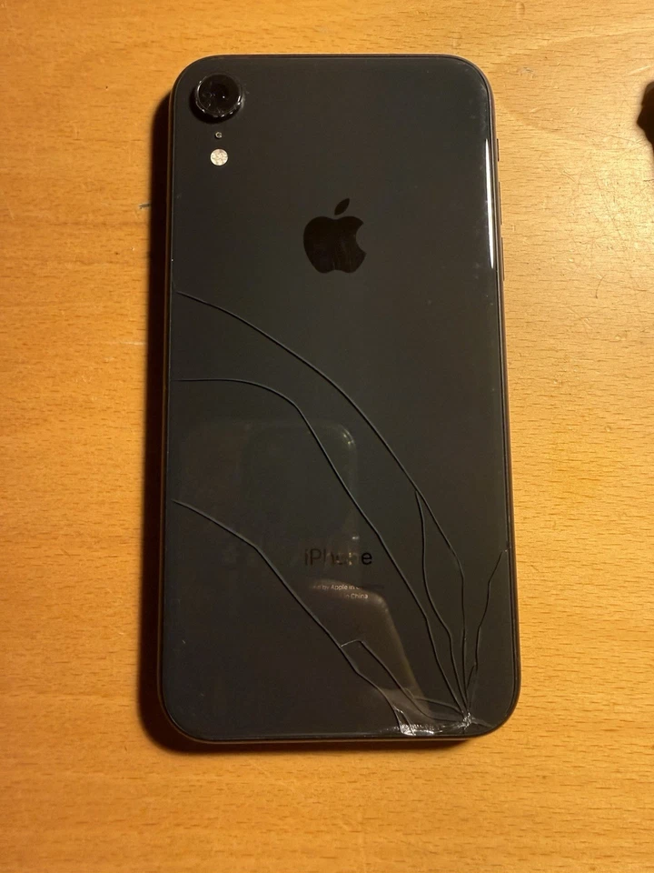 Apple iPhone XR - 128GB - Nero - Immagine 3 di 4