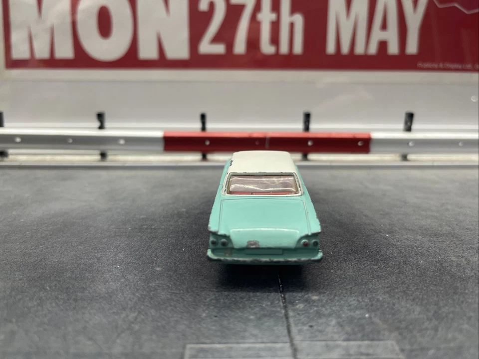 Dinky Ford Consul Capri 143 IN GREAT CONDITION - Image 4 of 4