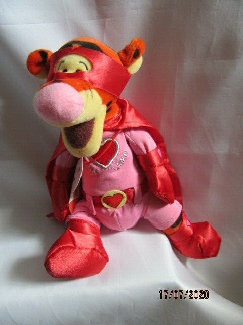 DISNEY STORE - 9"" SUPER LOVER TIGGER - WITH TAGS