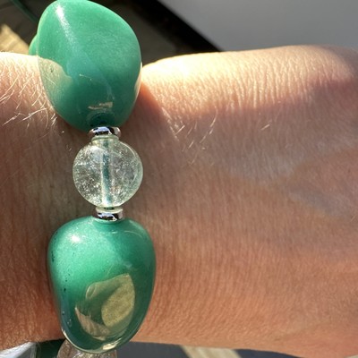 LOLA ROSE Armband bunte grüne & klare Kristall Edelsteine verstellbar
