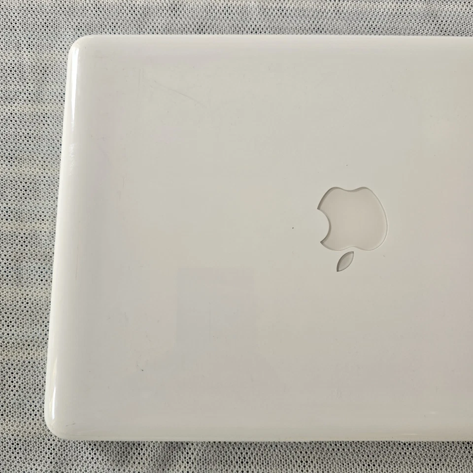 Macbook A1342 EMC 2395 , Core Duo, 13.3" MacOS X, 250Gb HDD, 2Gb RAM,SPARE (220) - Image 4 of 4