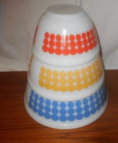 Pyrex Set of 3 Polka Dot Mixing Bowls- # 401-403