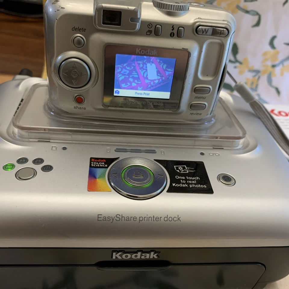 Tested Silver Kodak EasyShare CX7525 5.0MP Digital Camera with Photo Printer - Image 3 of 4