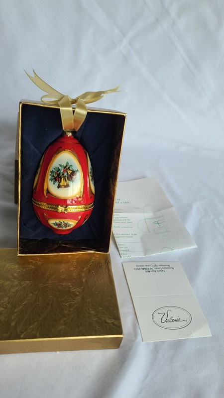Mr. Christmas Music Egg Ornament designed by Valerie Parr Hill (2008) 