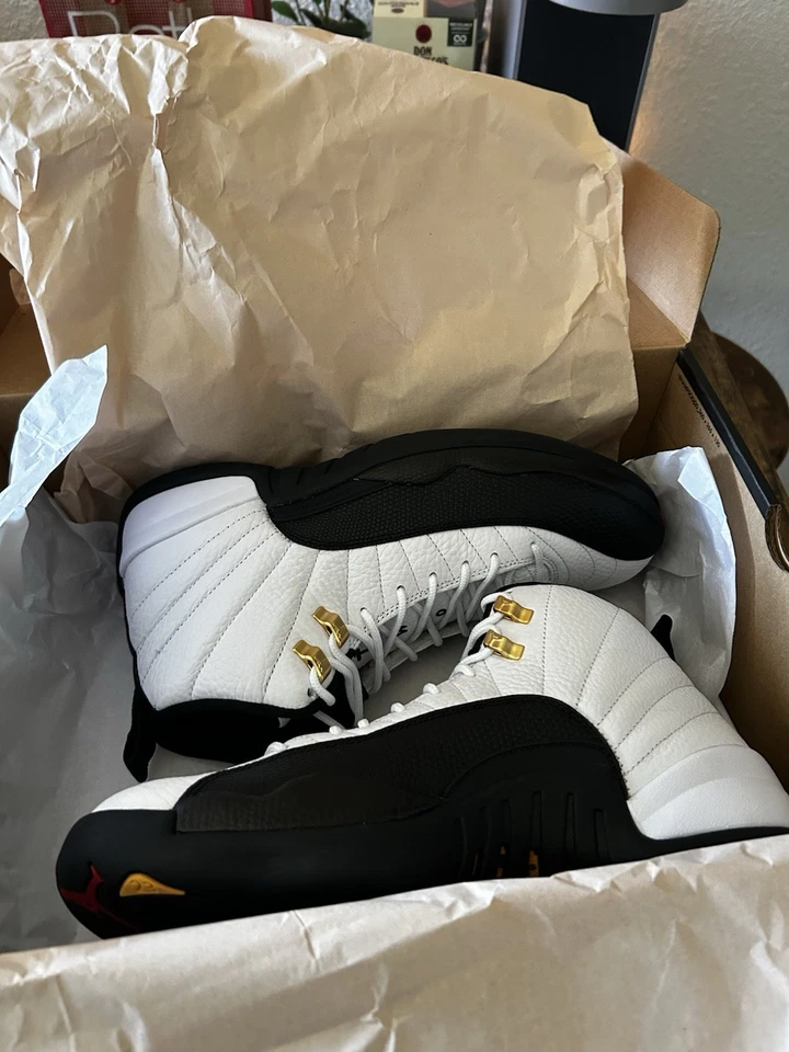 Taxi Air Jordan 12 Retro 2025 Foto 3 de 4