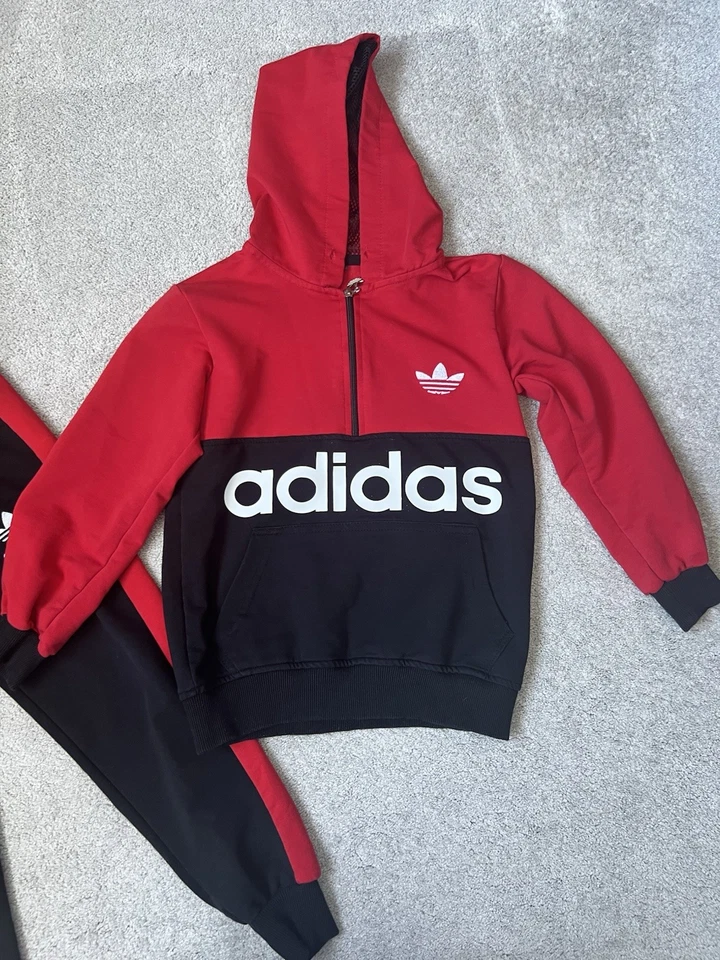 Adidas Niñas Conjunto 152cm Joggers Y Sudadera con Capucha Negro y Rojo Logo Manga Larga Foto 3 de 4