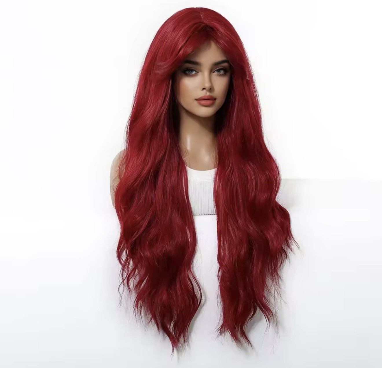 Perruque rouge foncé longue 60cm bouclée aux finitions premium - 4