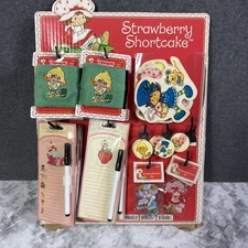 2006 Strawberry Shortcake Retail Display Memo Board Wrist Cuff Patch Pin Sticker