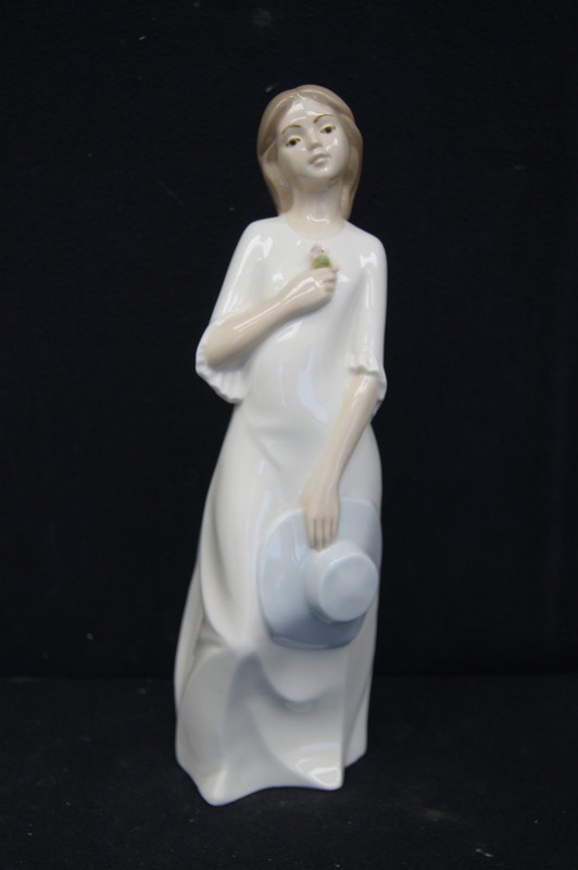 DIANA Porcelain Figurine Lady With Flower & Hat 11.75" SPAIN