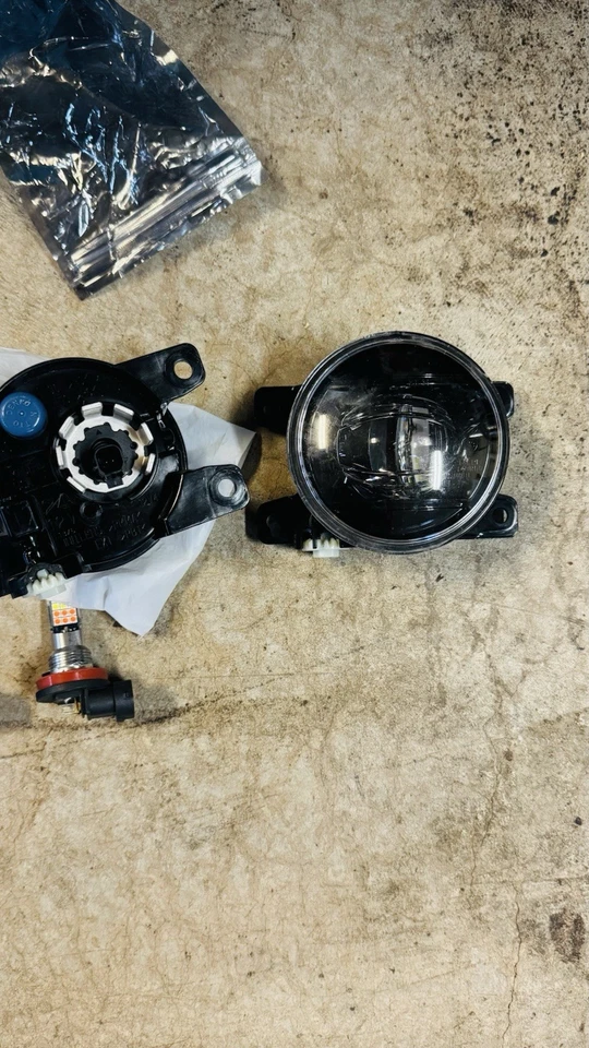 Carcasa luz antiniebla izquierda y derecha Honda Civic OEM 11ª generación. Foto 2 de 3