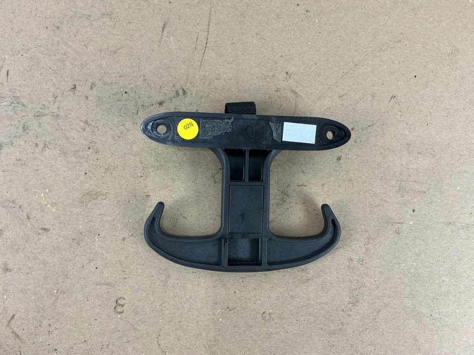 Gancho de amarre para equipaje de carga trasero derecho Audi A6 2012-2018 4G5867615 OEM Foto 2 de 4