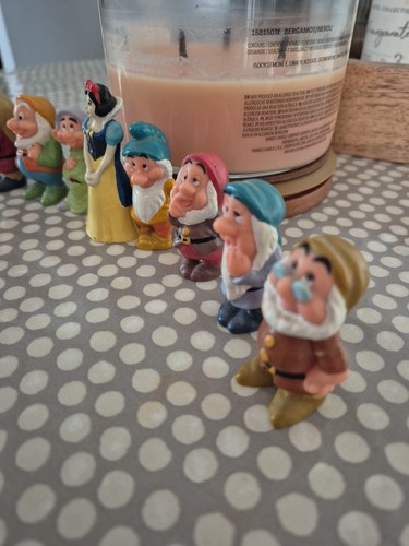 Snow White and the Seven Dwarfs Figures Originally From Euro Disney - Picture 2 of 6