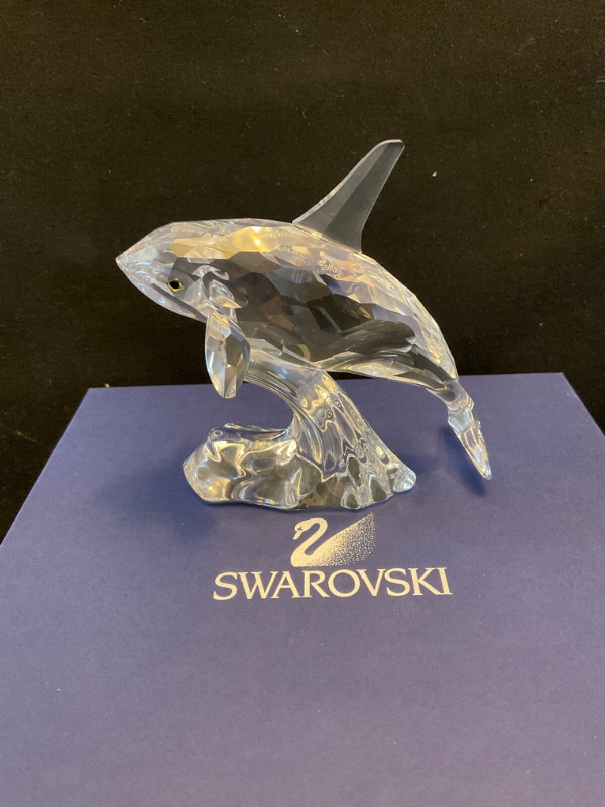 Swarovski crystal figurine Orca 622939 Mint in original box.