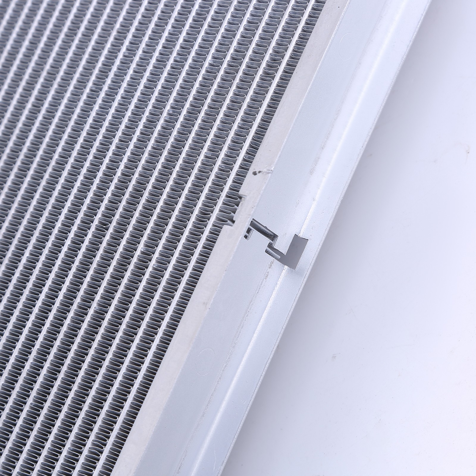 670109996 Water Radiator For Maserati Ghibli Levante Quattroporte 2014 2015-2020