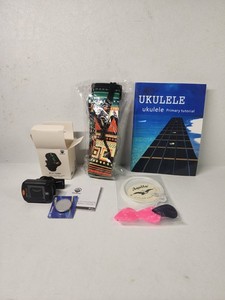 Nouveau kit de démarrage Ukulele, Tutoriel, Tuner, Cordes, Strap & Picks (pas de guitare)