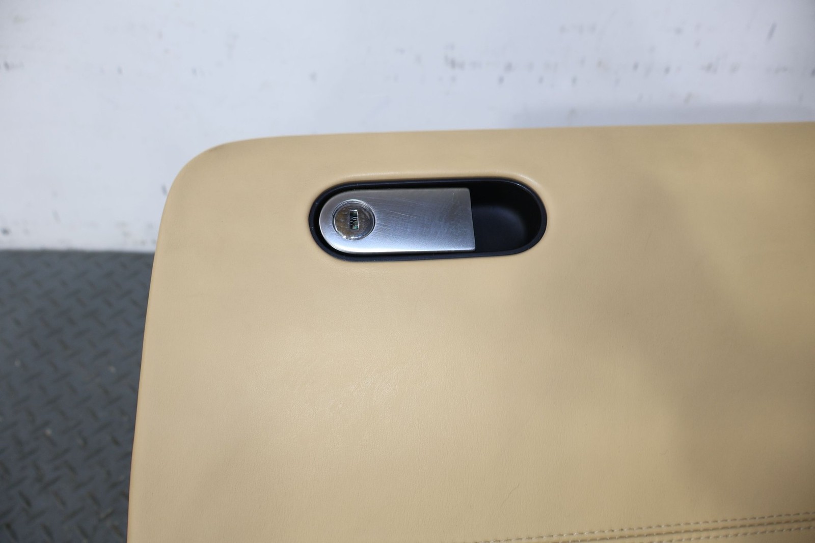 Bentley Continental 2006 Glove box