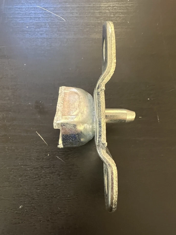 Bisagra de puerta trasera lado izquierdo camioneta Chevy S10  Foto 3 de 4