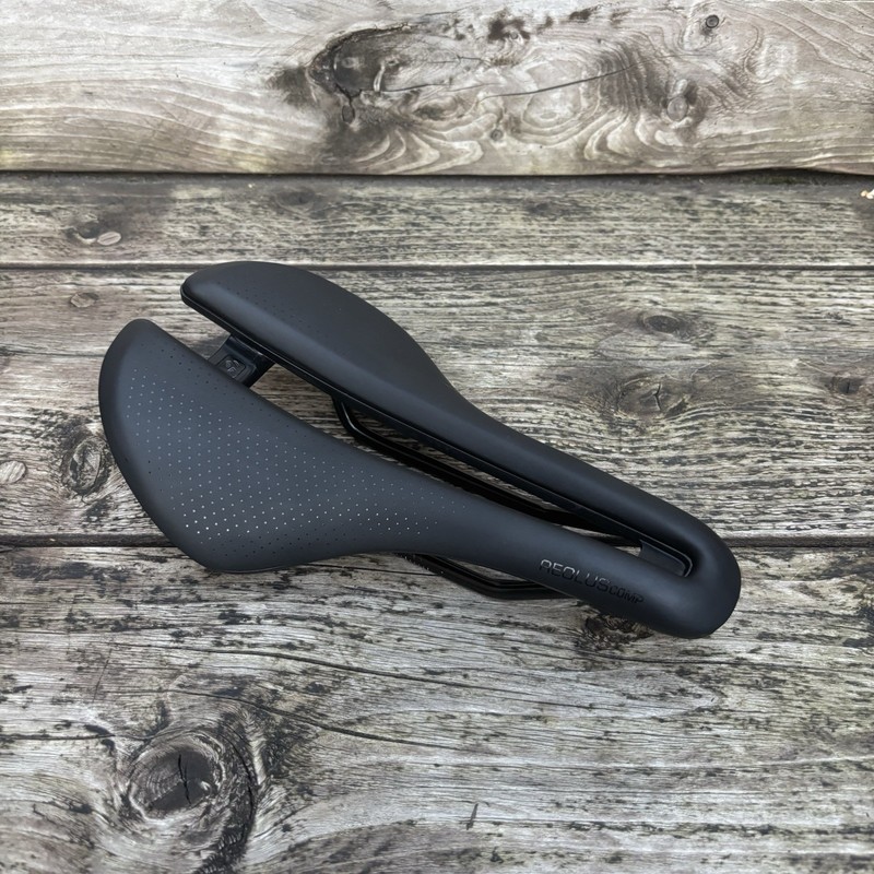 Bontrager Aeolus Comp Saddle 145mm Road Cycling Excellent