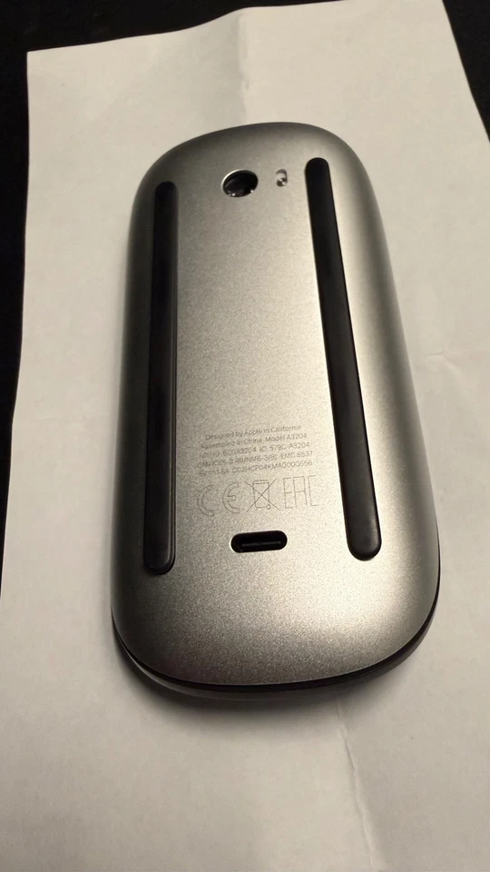 Apple Magic Mouse: Bluetooth, wiederaufladbar. Kompatibel mit Mac, iPad, schwarz - Bild 3 von 4