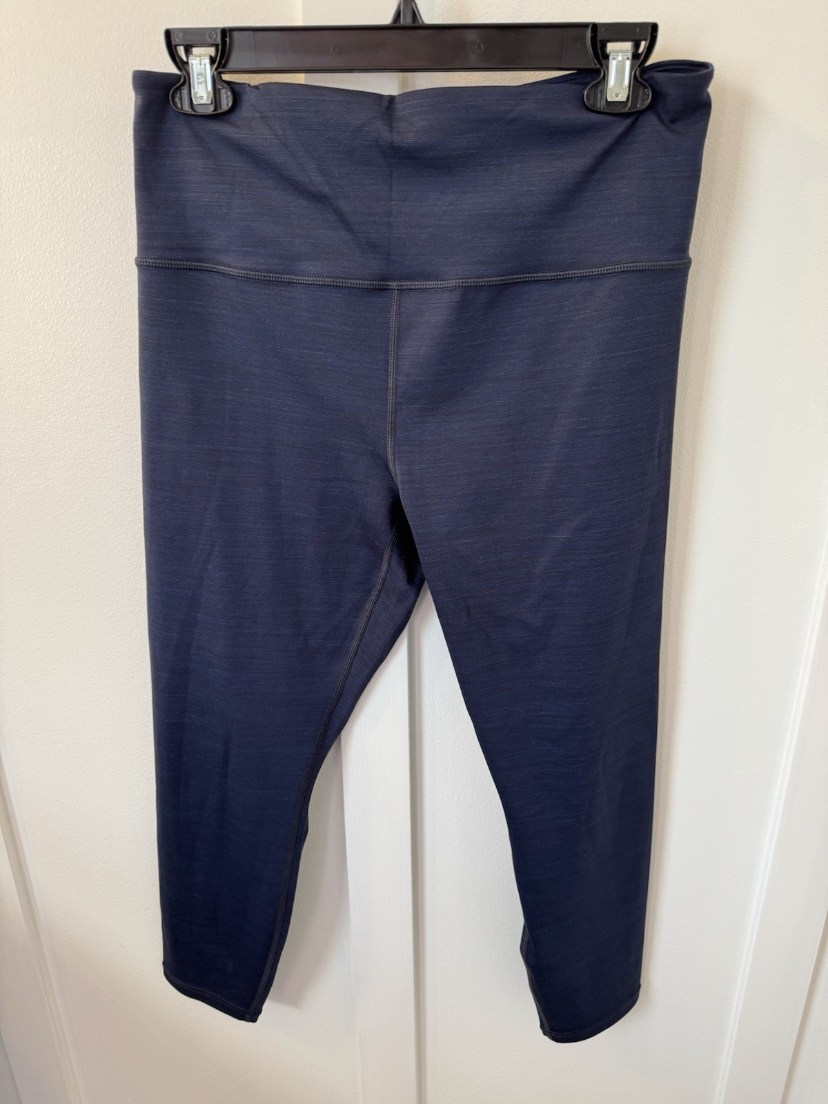 Athleta Womens Elation Textured 7/8 Tight Legging in Navy Size Large Cropped Fit
