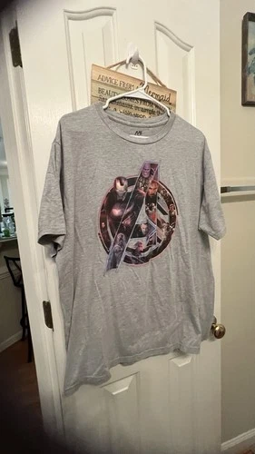 Avengers Infinity War T Shirt Mens XL Gray Crewneck Thanos Iron Man Graphic