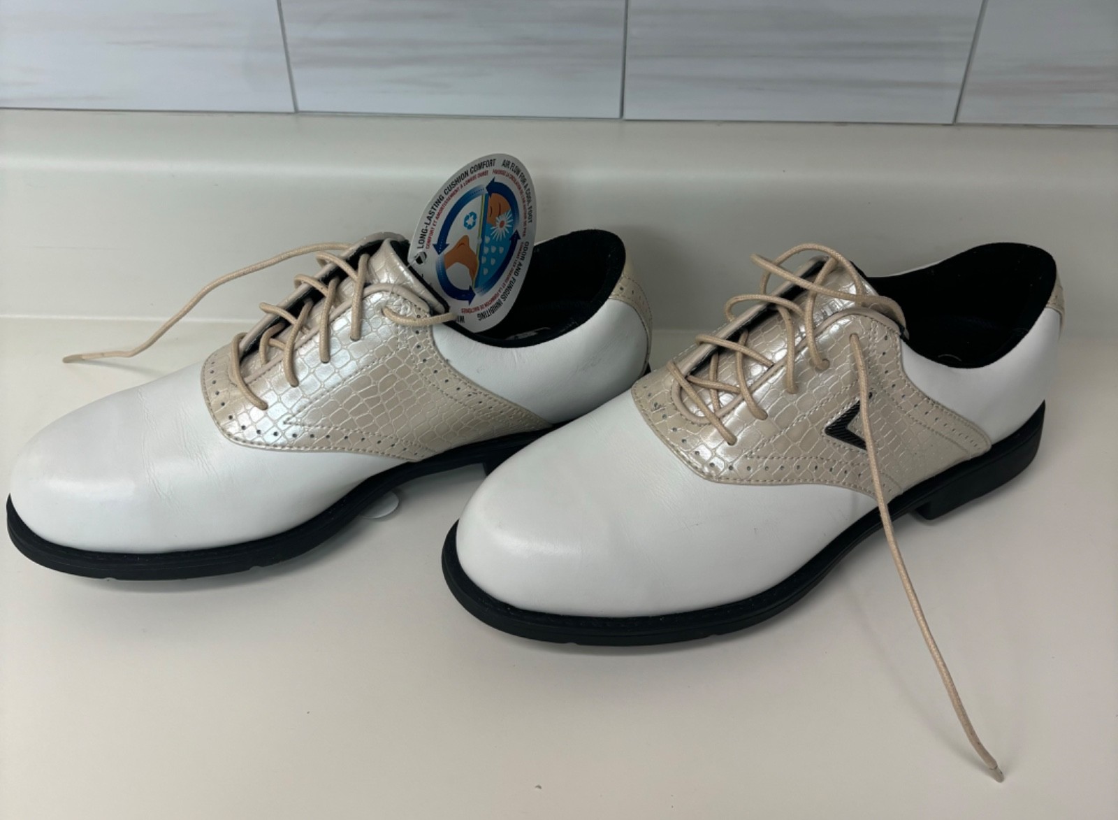 New Callaway Women’s W670 Spiked Golf Shoes Size 6.5 White Beige Croc Embossed