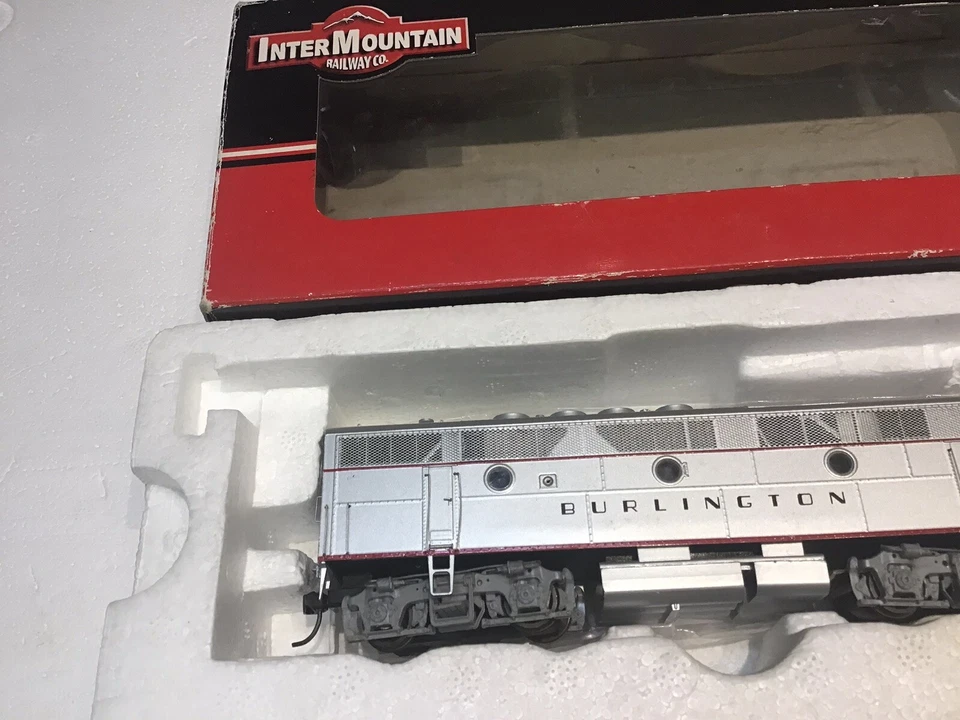 Intermountain Ho Scale Diesel Locomotive F3B Burlington Silver DCC Ready BOXED - Image 3 of 4