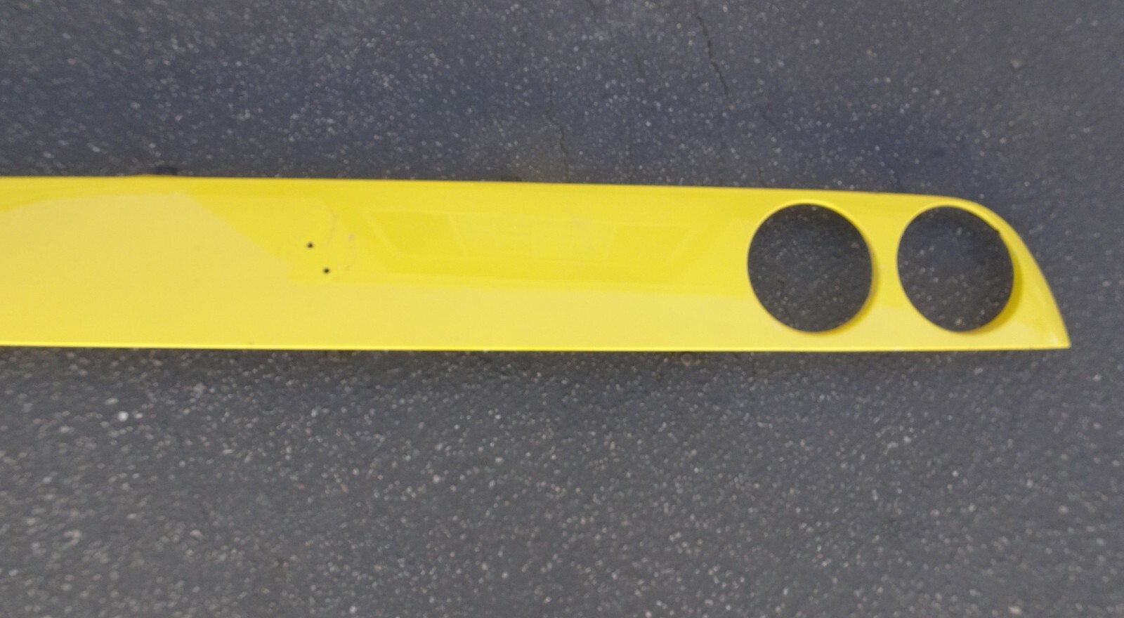 FERRARI  MODENA  SPYDER  / COUPE  REAR UPPER BUMPER LIGHT COVER 