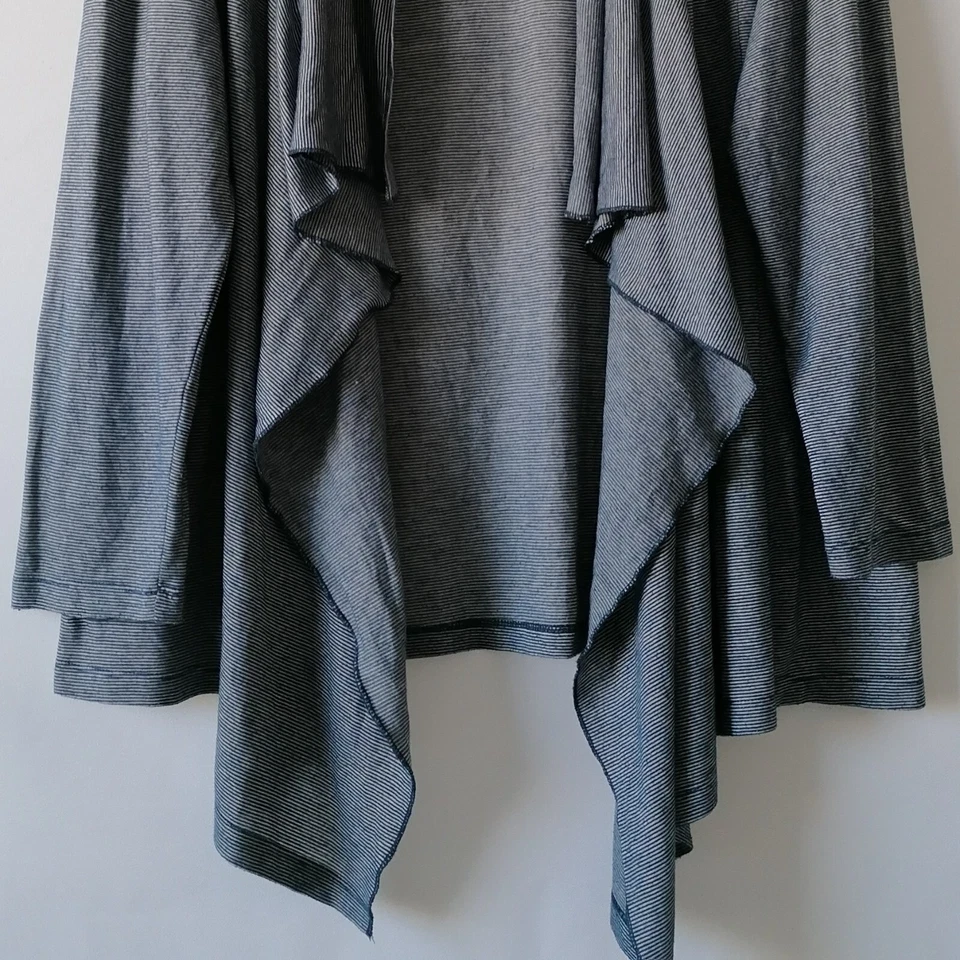 Cárdigan suéter para mujer ColdWater Creek gris a rayas con volantes frente abierto talla XL Foto 3 de 4