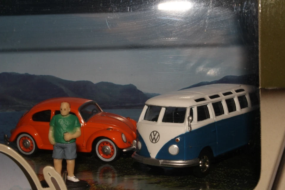 Greenlight Campsite Cruisers, 1970 Chevy Cheyenne, VW Samba Bus, VW Beetle - Imagem 4 de 4